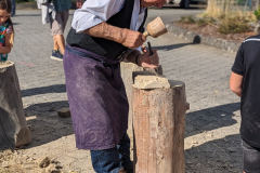 Manfred Dahm bei der Feinarbeit