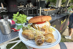 Burger mit Beilage - Lecker