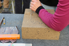 Die Fachfrau zeigt wie es geht