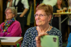 Jutta wartet gespannt auf seinen Auftritt