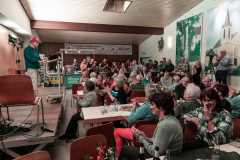 Gut gefüllter Mehrzwecktrackt.