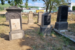 Blick auf die Grabsteine