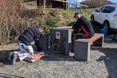 Einer arbeitet, einer hat Pause.